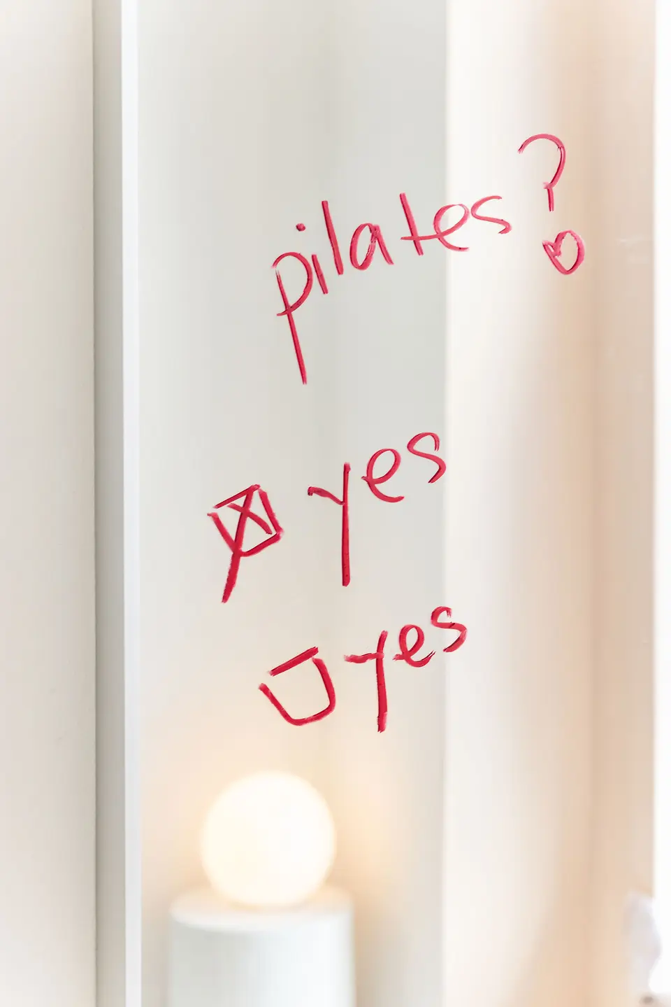 Spiegel mit „pilates? yes“